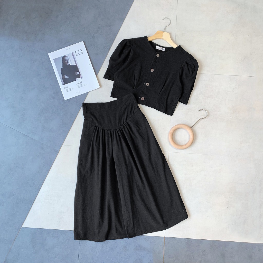Set áo croptop cộc tay quần lửng sớ hai màu be và đen SET202102