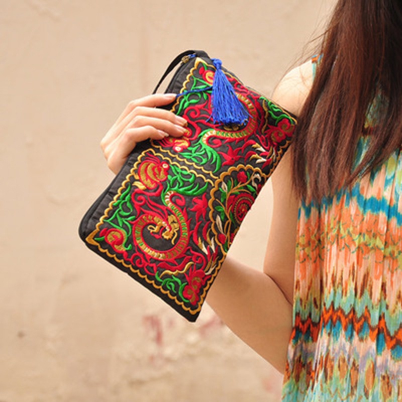 Ví Dài Cầm Tay Vải Canvas Thêu Họa Tiết Phối Núm Tua Xinh Xắn Cho Nữ