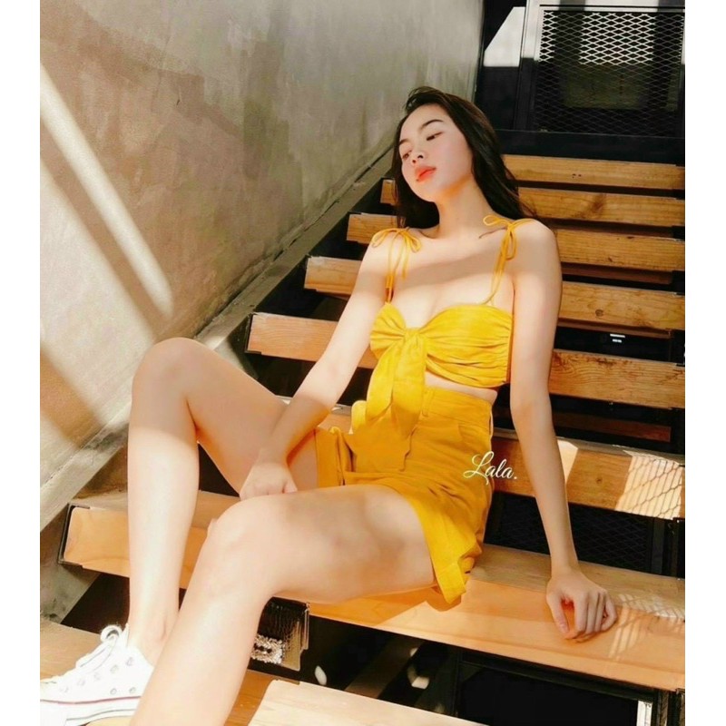 SET CROP VÀNG 2S CỘT NƠ NGỰC + SHORT | BigBuy360 - bigbuy360.vn