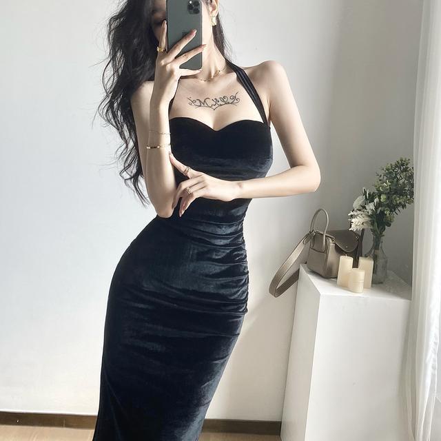 French temperament light extravagant socialite Hepburn velvet sexy forked black neck sling dress