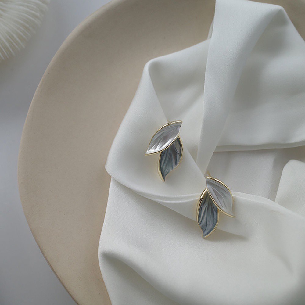 Khuyên Tai Hình Chiếc Lá Bằng Hợp Kim Màu Tương Phản Phong Cách Hàn Quốc Dành Cho Nữ Màu Sắc