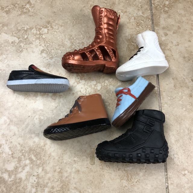 PK M- Giày lẻ chiếc cho búp bê monster high