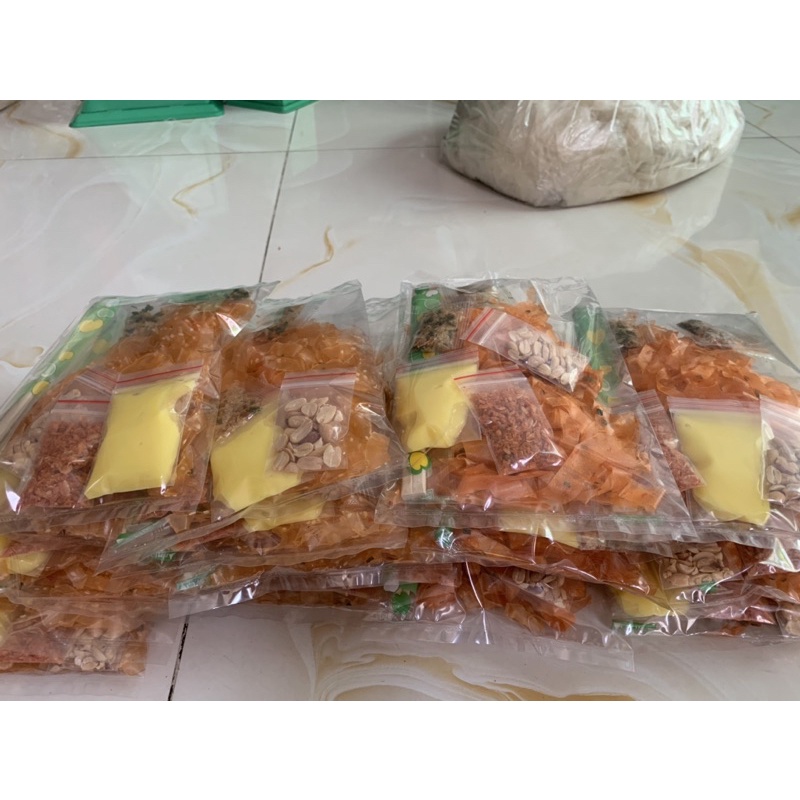 set 5 túi bánh tráng dẻo me cay cắt sợi kèm topping