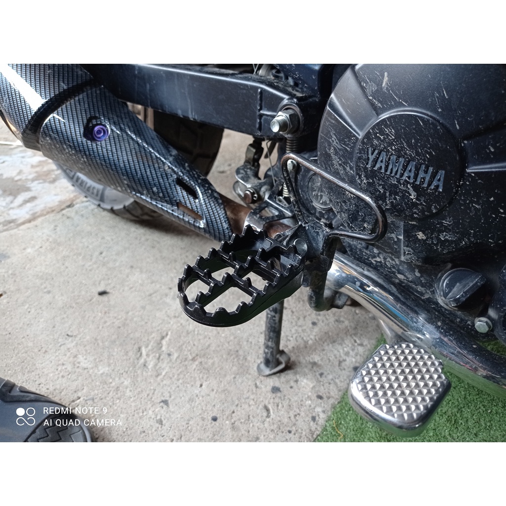 Gác chân cào cào kim loại độ nhiều dòng xe