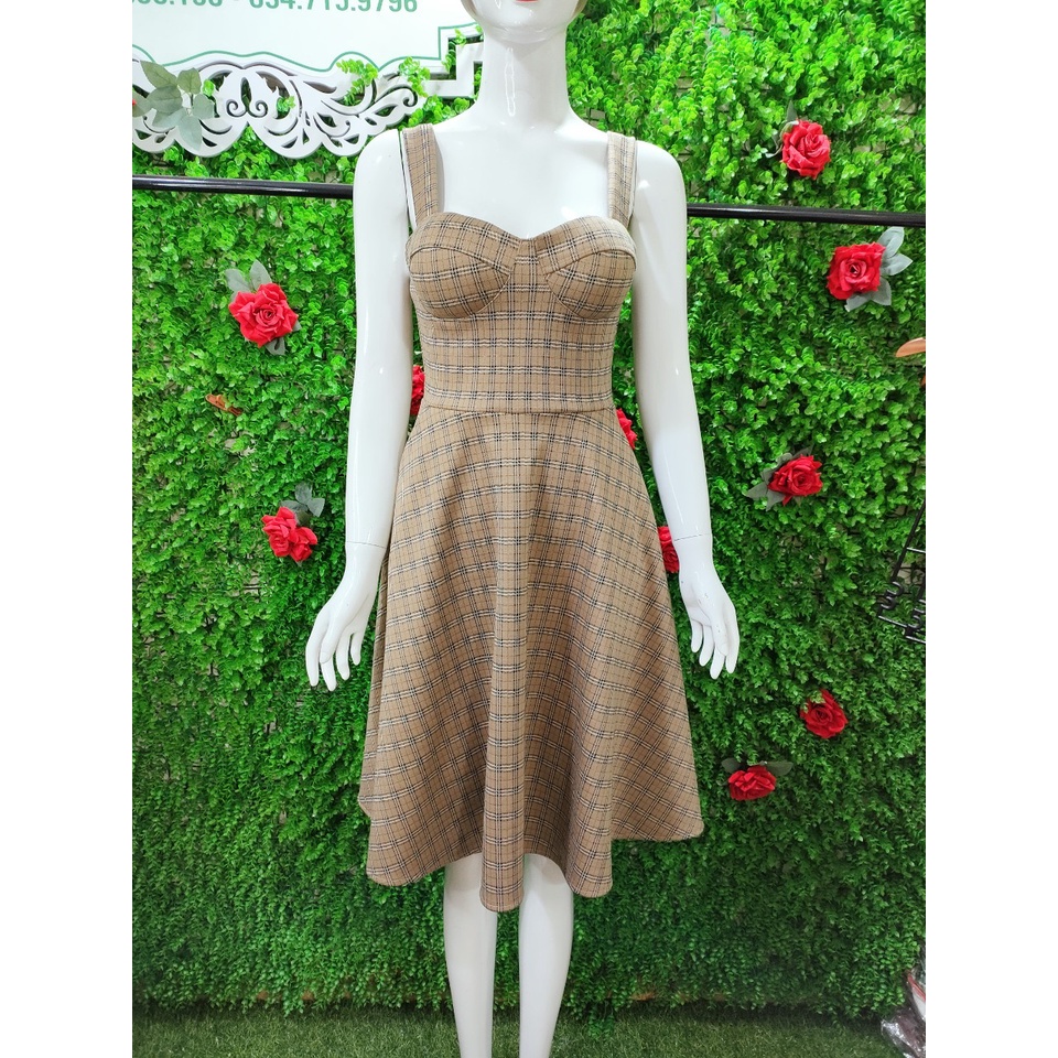 Đầm xòe cúp ngực 2 dây bản to có túi sườn. Váy cúp xòe đẹp.