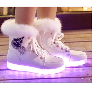 [TRẮNG Hồ LY]- Giày Phát Sáng Trắng Cao Cổ Hồ LY (Nữ )-Giày phát sáng đèn Led 7 màu 8 chế độ cực đẹp