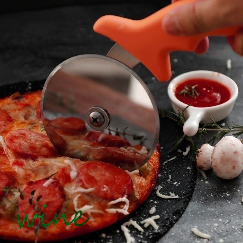 Dụng Cụ Cắt Pizza Bằng Thép Không Gỉ Cán Gỗ