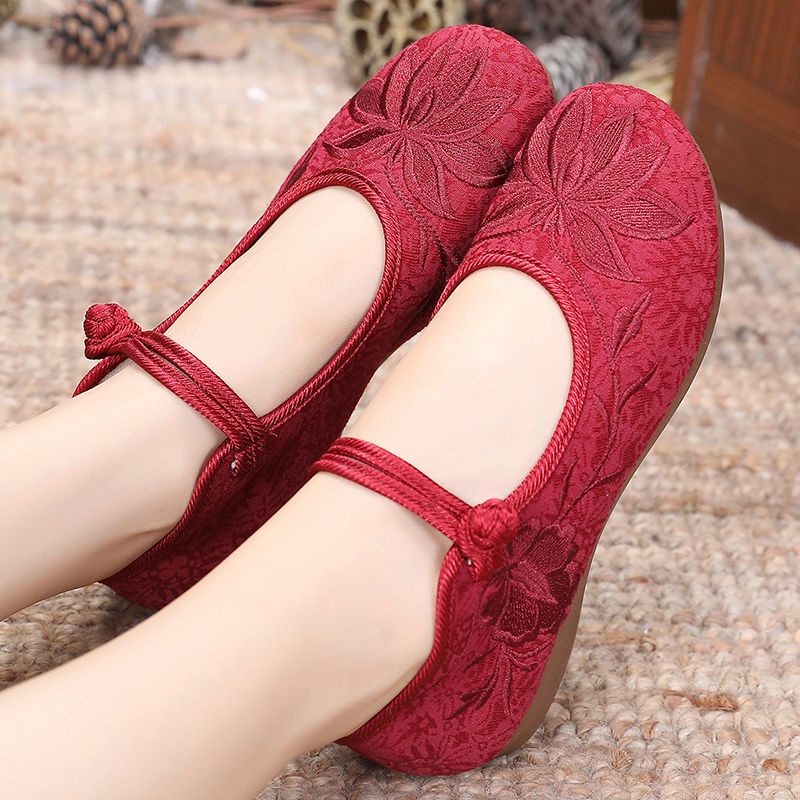 Giày Vải Đế Mềm Chống Trượt Thoáng Khí Thêu Họa Tiết Phong Cách Dân Tộc Bắc Kinh Cổ Điển Dành Cho Nữ Trung Niên
