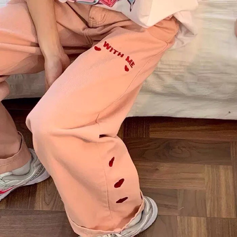 Quần jeans ống rộng màu hồng, thêu chữ, trái tim ulzzang