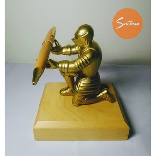 Pen Holder/ Giá đỡ bút hình tượng giáp sỹ - Màu bạc