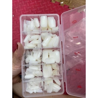 Móng úp chân dài