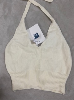 Áo croptop len màu kem cột dây