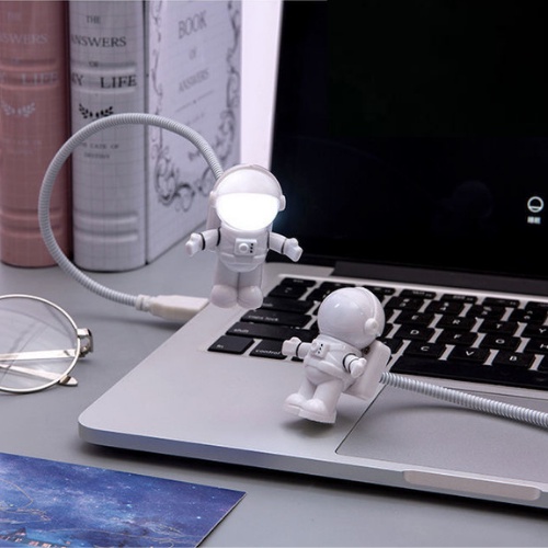 Đèn ngủ cắm LED phi hành gia du hành vũ trụ - Đèn đọc sách độc đáo