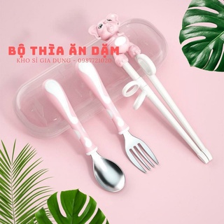Bộ đũa thìa dĩa tập ăn cao cấp cho trẻ em hình gấu dễ thương kèm hộp đựng