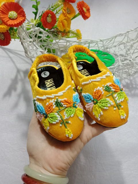 Hài nhung thêu cườm cho bé