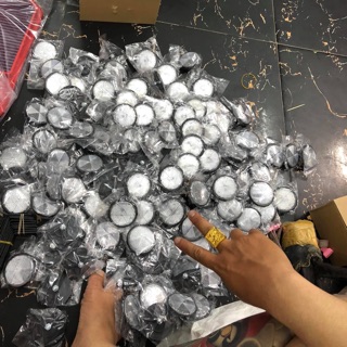 Mắt mèo phản quang màu trắng