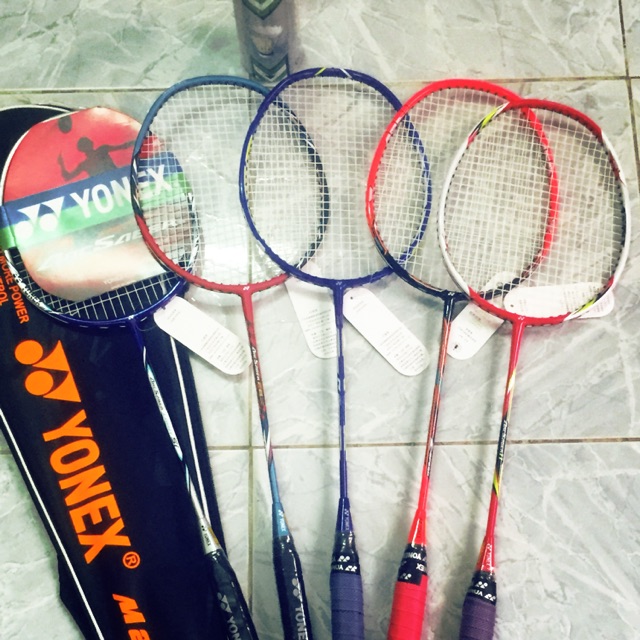 Vợt cầu lông yonex carbon và 6 trái cầu hải yến