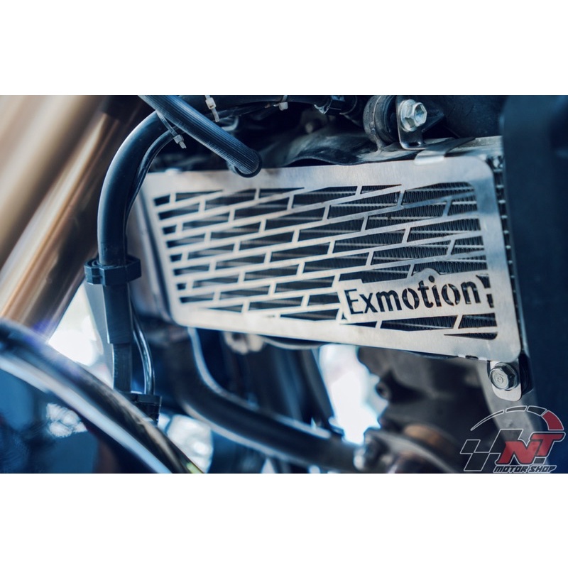 Che két nước CB150R Exmotion.