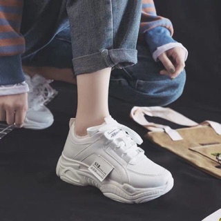 Giày sneaker nữ màu trắng