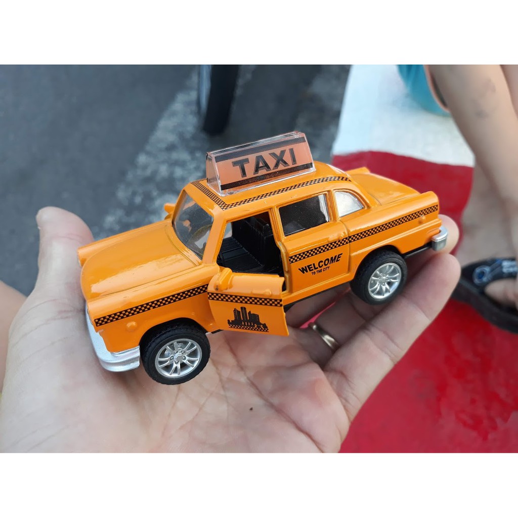 Đồ chơi xe ô tô taxi bằng kim loại mô hình 1:36 xe có âm thanh và mở được 2 cửa xe