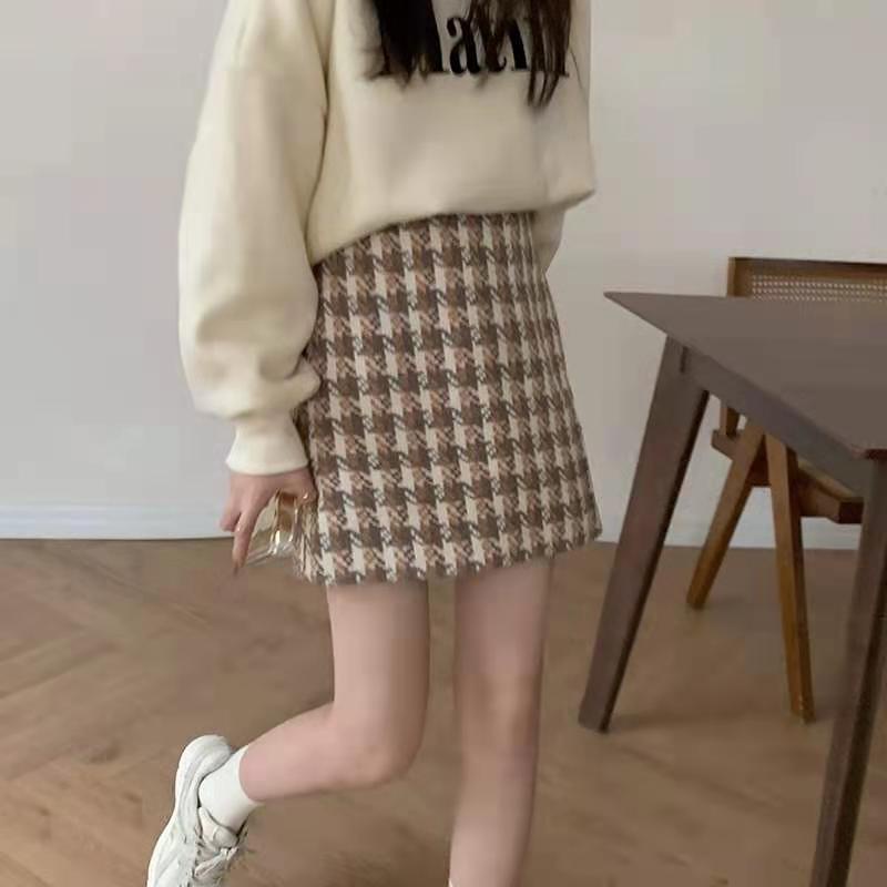 Set Áo Nỉ Form Rộng Và Chân Váy Phong Cách Preppy Ngọt Ngào Cho Nữ