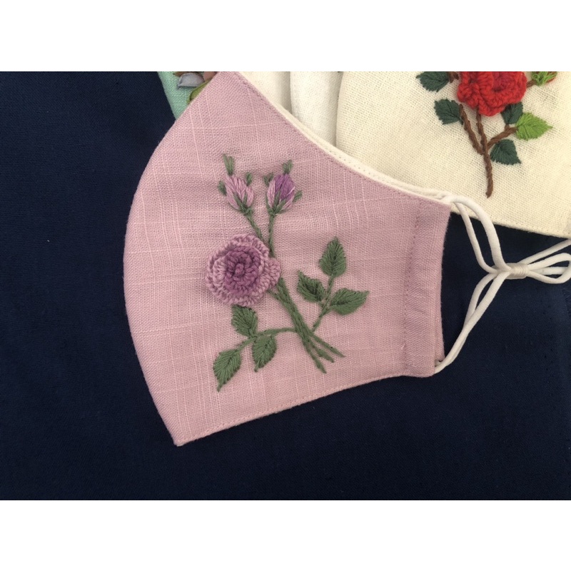 Khẩu trang thêu handmade