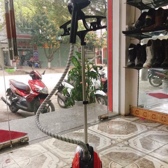 Bàn là cây