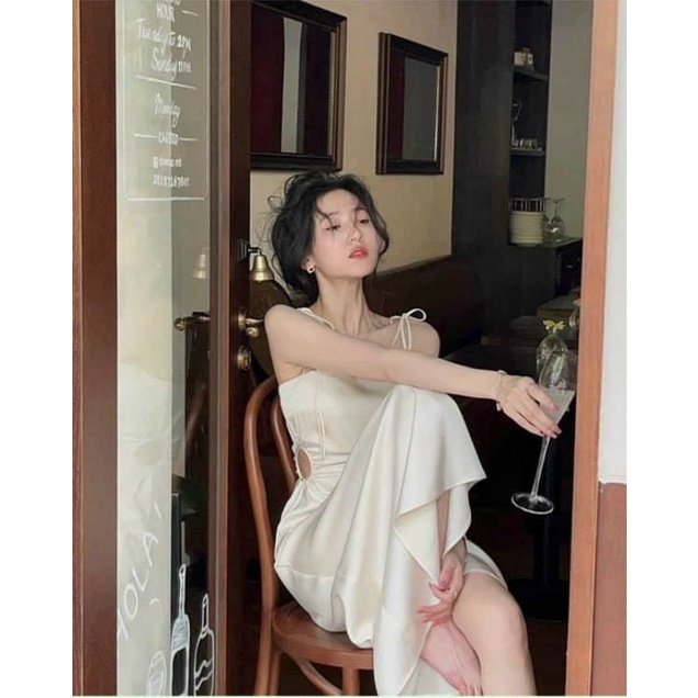 Đầm 2 dây khoét eo chất lụa xinh xắn