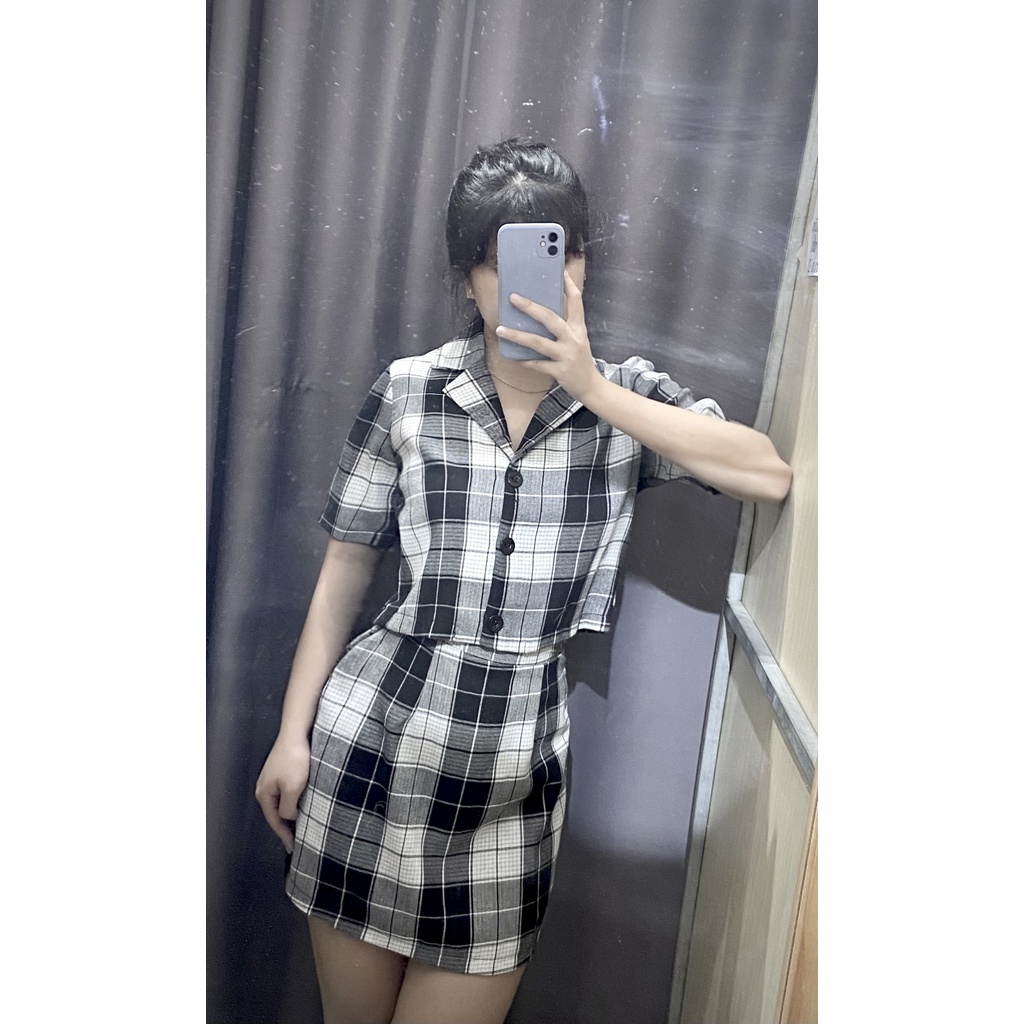 Set chân váy caro áo cổ vest Lovi