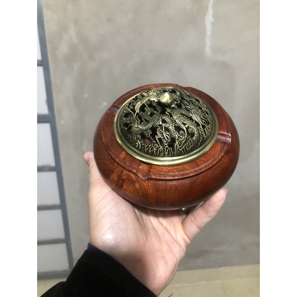 Gạt tàn gỗ hương ta có năp long phụng sum vầy