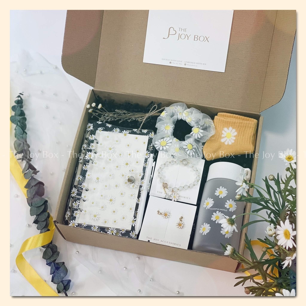 Quà tặng bạn nữ DAISY -  Combo sổ, bình nước, scrunchies chủ đề hoa cúc tặng bé gái, bạn gái, cô bạn thân THE JOY BOX
