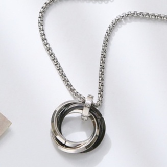Vòng cổ Nam thời trang với mặt dây hình chiếc nhẫn tròn màu bạc đen VC-09