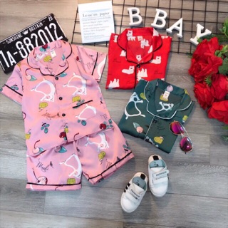 Bộ lụa piyama cho bé gái , bao chất luôn ạ. Size từ 20-42kg. Shop có đủ 5 màu như hình. Mẹ nào gầy mặc thành đồ dôi vs b