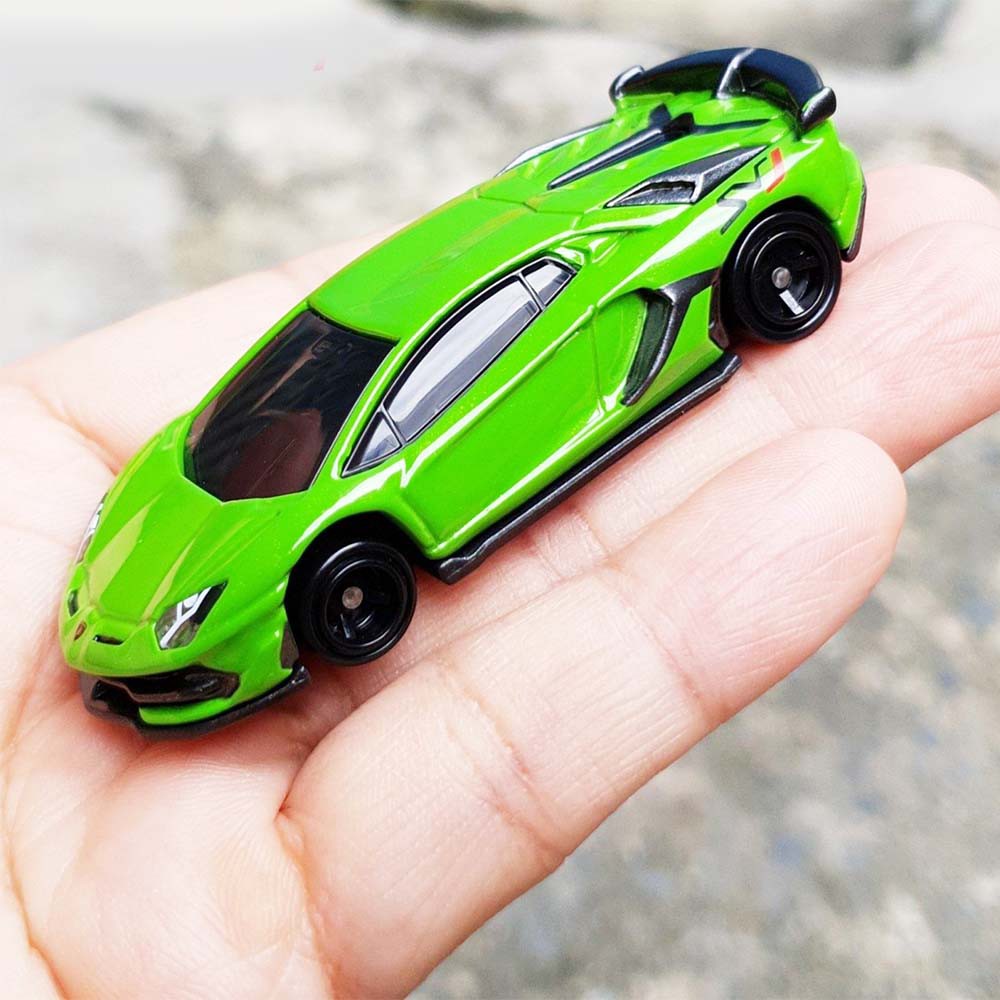 Siêu xe ô tô mô hình Tomica Lã Bố Aventador SVJ xanh lá (No Box)