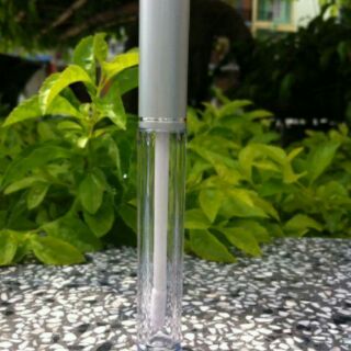 Võ thủy tinh lip dưỡng môi 8ml