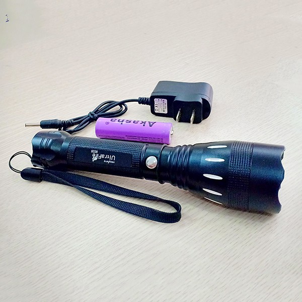 [HÀNG LOẠI 1] Đèn Pin UltraFire 8028( Flashlight UltraFire 8028) + KÈM PIN SẠC cao cấp