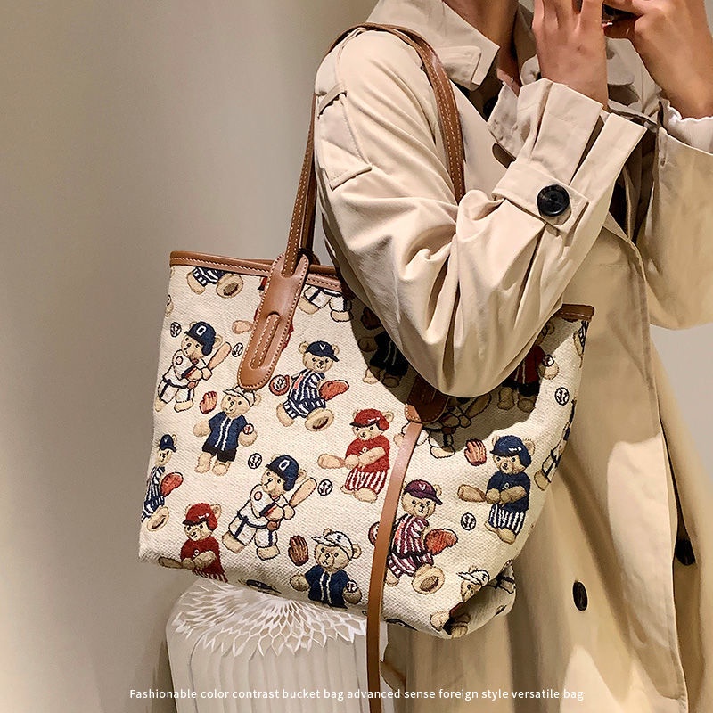 Túi Xách Da Cỡ Lớn In Họa Tiết Gấu Vintage Cho Nữ