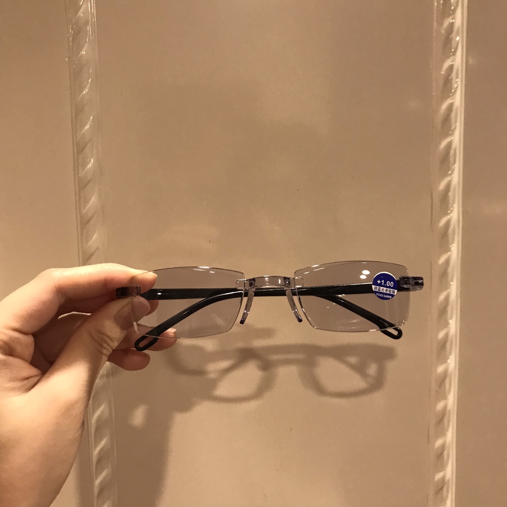 Kính viễn thị cho người trung niên đọc sách, kính lão viễn từ 1-2.5 độ