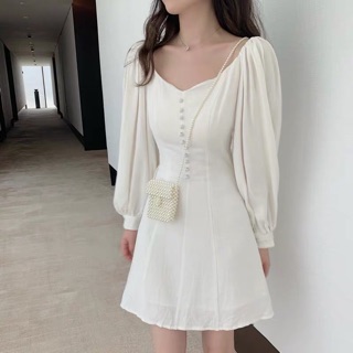 Váy trễ vai trắng