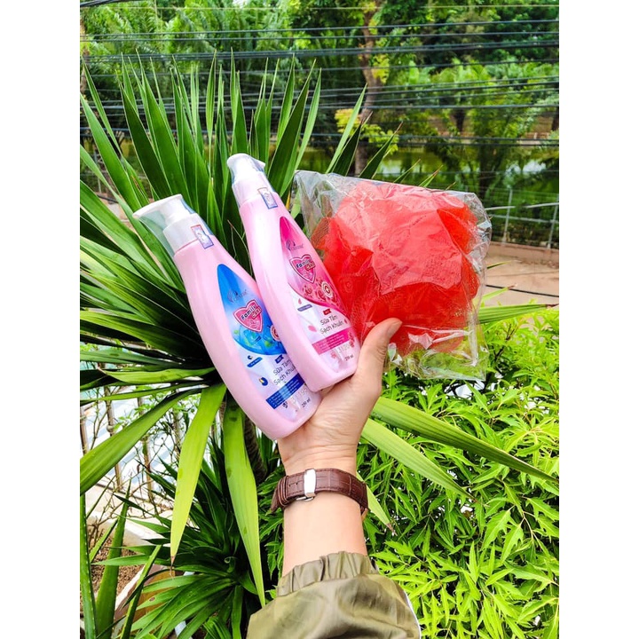 2 CHAI - SỮA TẮM KHÁNG KHUẨN GIA ĐÌNH FAMILY CARE