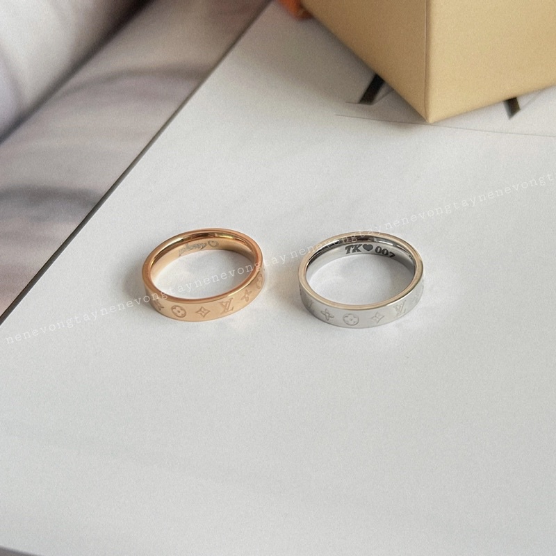 Nhẫn đôi L V hoạ tiết khắc tên theo yêu cầu cho nam nữ