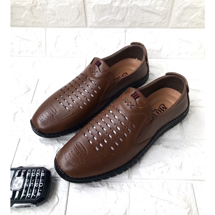 [ Rẻ vô địch] Giày lười nam da bò cao cấp..đế cao su dẻo..có lổ thoáng mát..mã LC04..màu vàng bò..Mẫu hót nhất hiện nay
