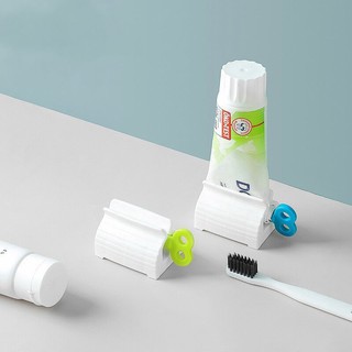 Cán nhựa ép kem đánh răng