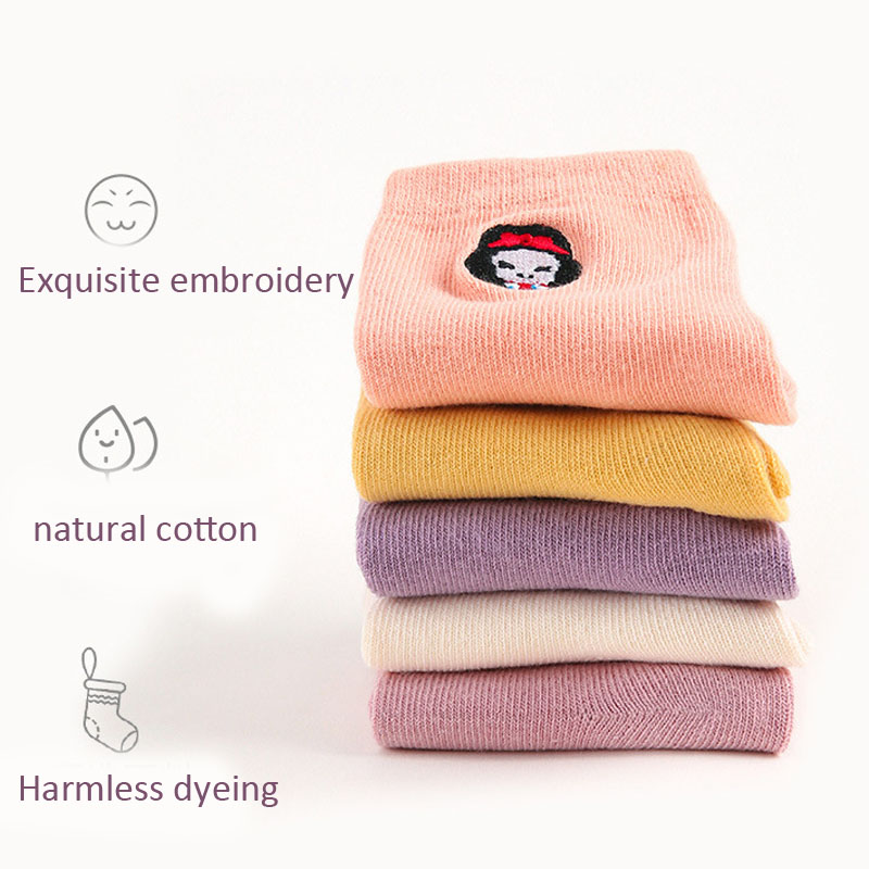 Tất Thể Thao Chất Cotton Hoạ Tiết Hoạt Hình Cho Bé