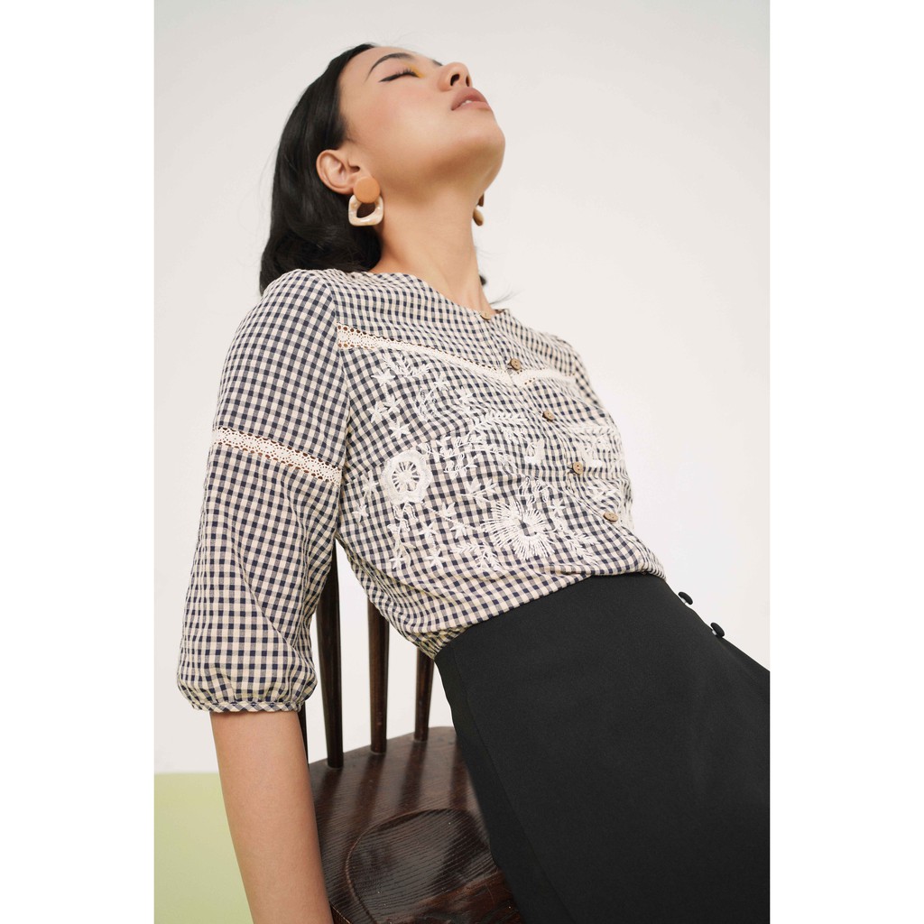 Áo Sơ mi gingham đen trắng cổ tàu thêu thân 1AO1026 ADORE DRESS | BigBuy360 - bigbuy360.vn