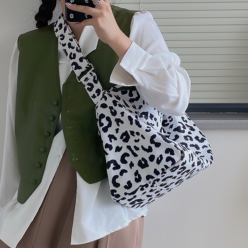 Túi đeo chéo vai khổ lớn họa tiết da báo thời trang sành điệu cho nữ