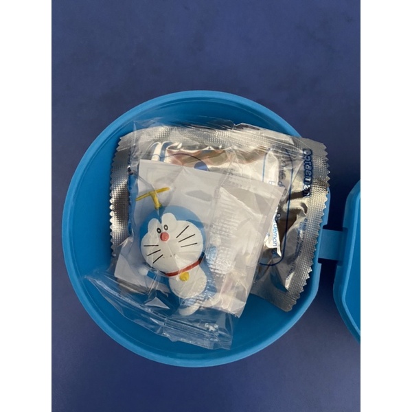 Kẹo gum hương cam Lotte Doraemon 3,2g kèm mô hình Doraemon nhỏ