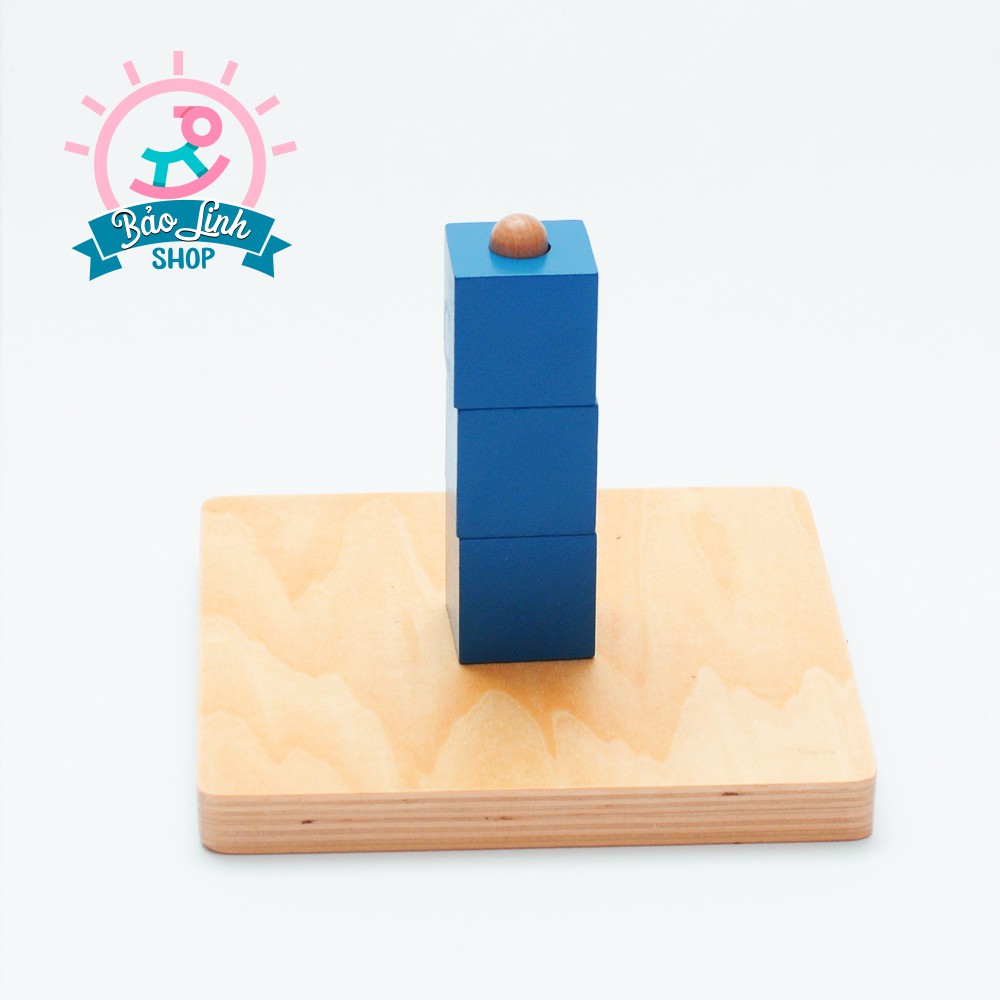 Giáo cụ Montessori 0-3 - Thả cọc khối lập phương trên trụ thẳng đứng