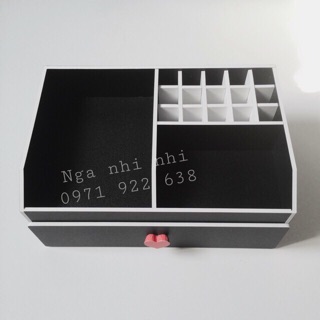 Kệ mỹ phẩm mini màu đen núm trái tim