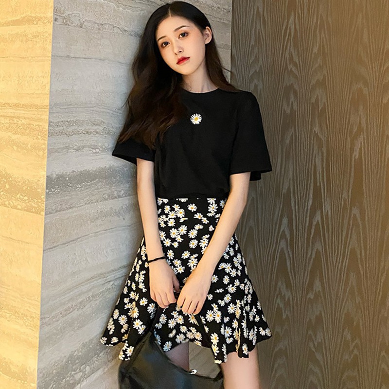 [Baywellfashion]Set Áo Thun Tay Ngắn In Hình Hoa Cúc + Chân Váy Ngắn Thời Trang Cho Nữ